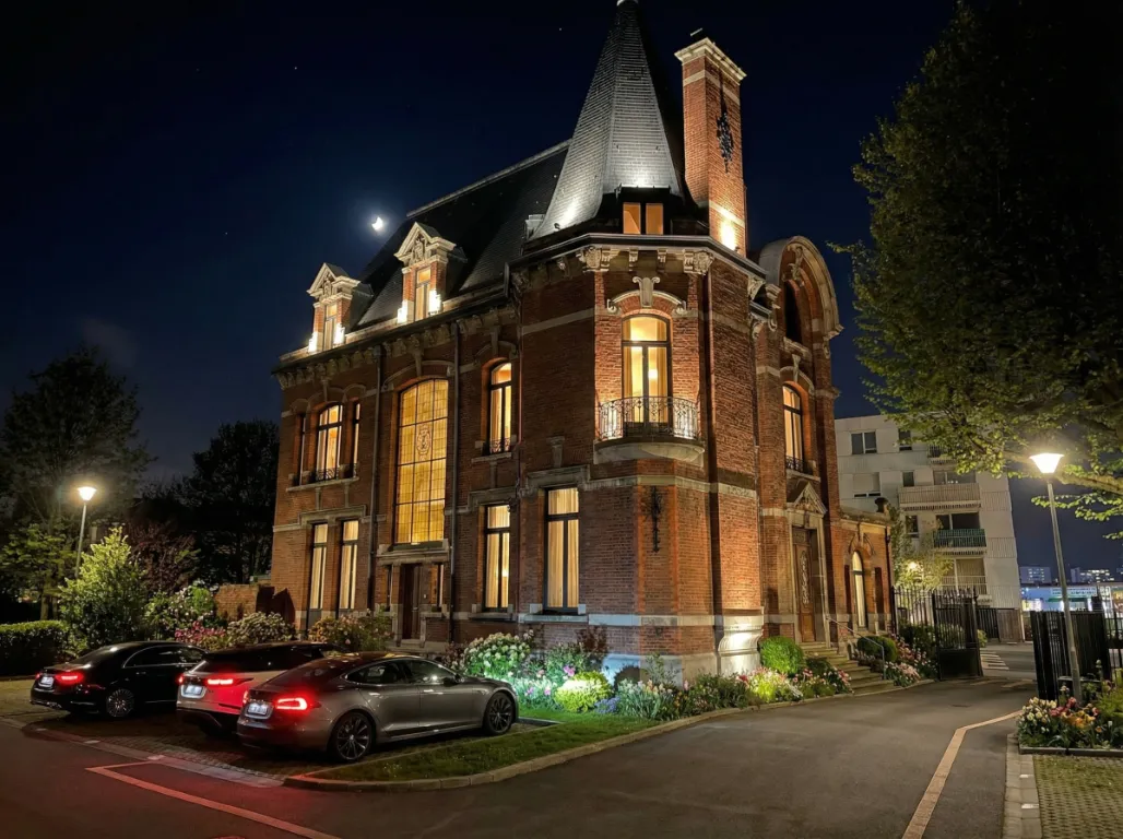 Le Manoir de Lannoy illuminé de nuit